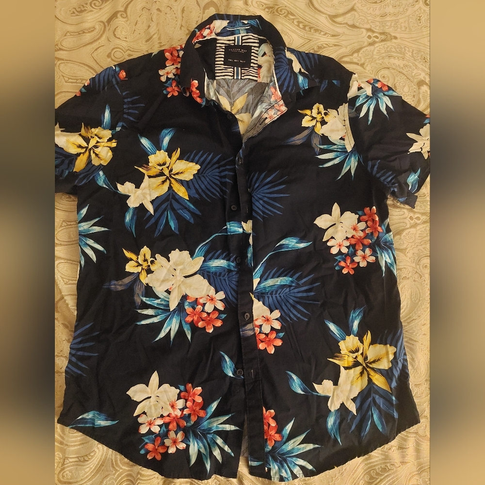 Casual Blue and Yellow Button Down Shirt with Tropical Flair